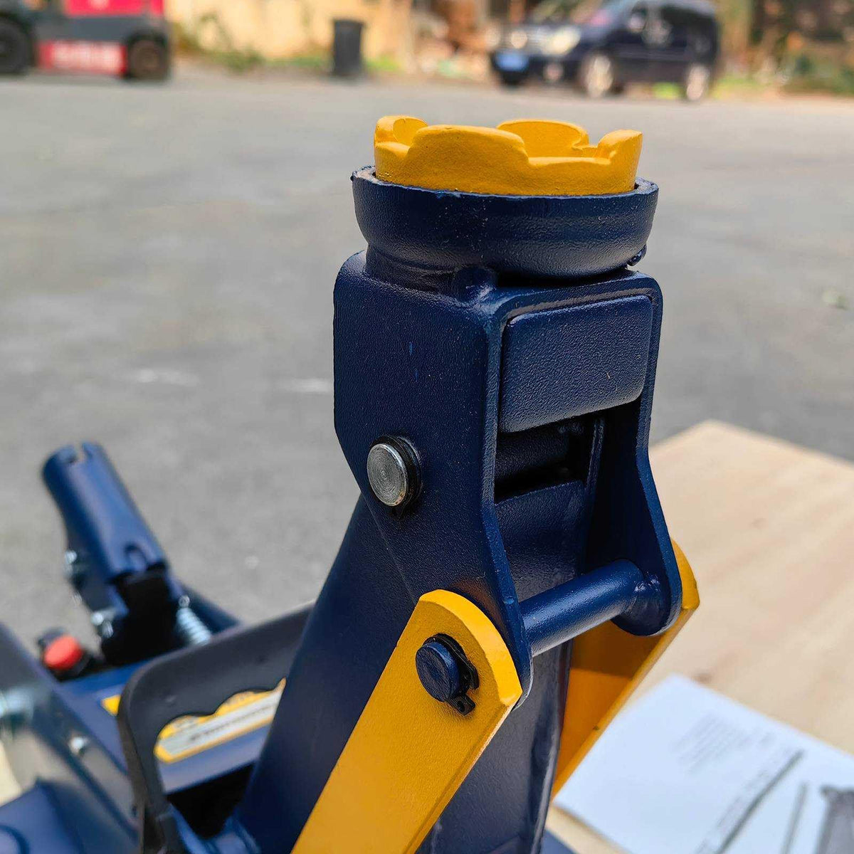 2 Ton Low Profile Hydraulic Floor Jack, 4000 lbs Capacity Steel Trolley Jack, Blue V330